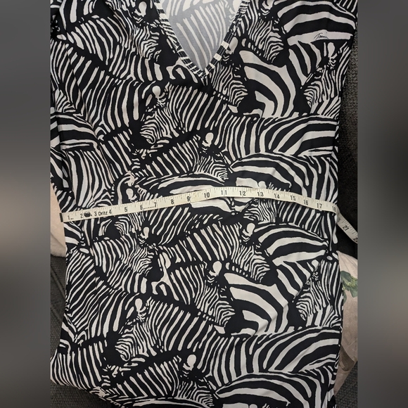 Trina Turk Tanzania Zebra Tunic - Picture 4 of 8